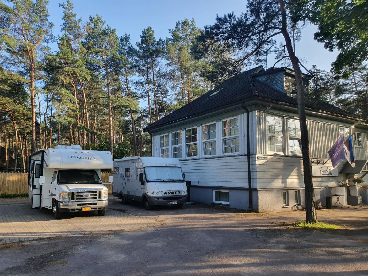 Freedom65 Hostel And Caravan Tallinn Luaran gambar